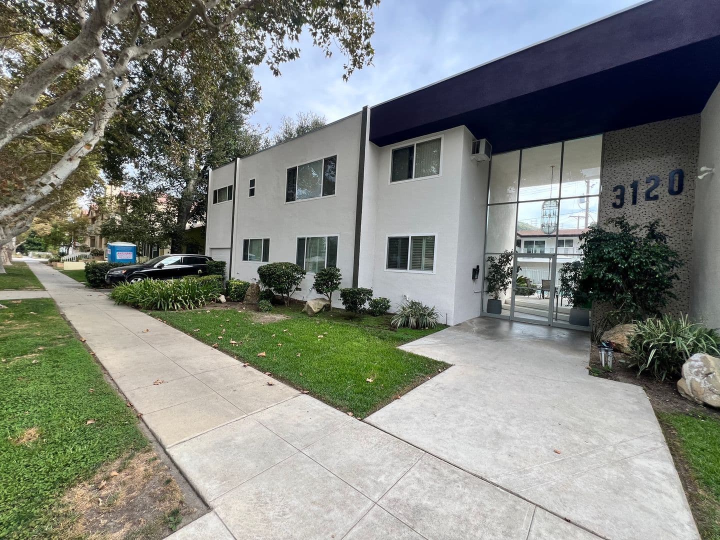 Burbank Apartment: 3120 W Riverside Dr