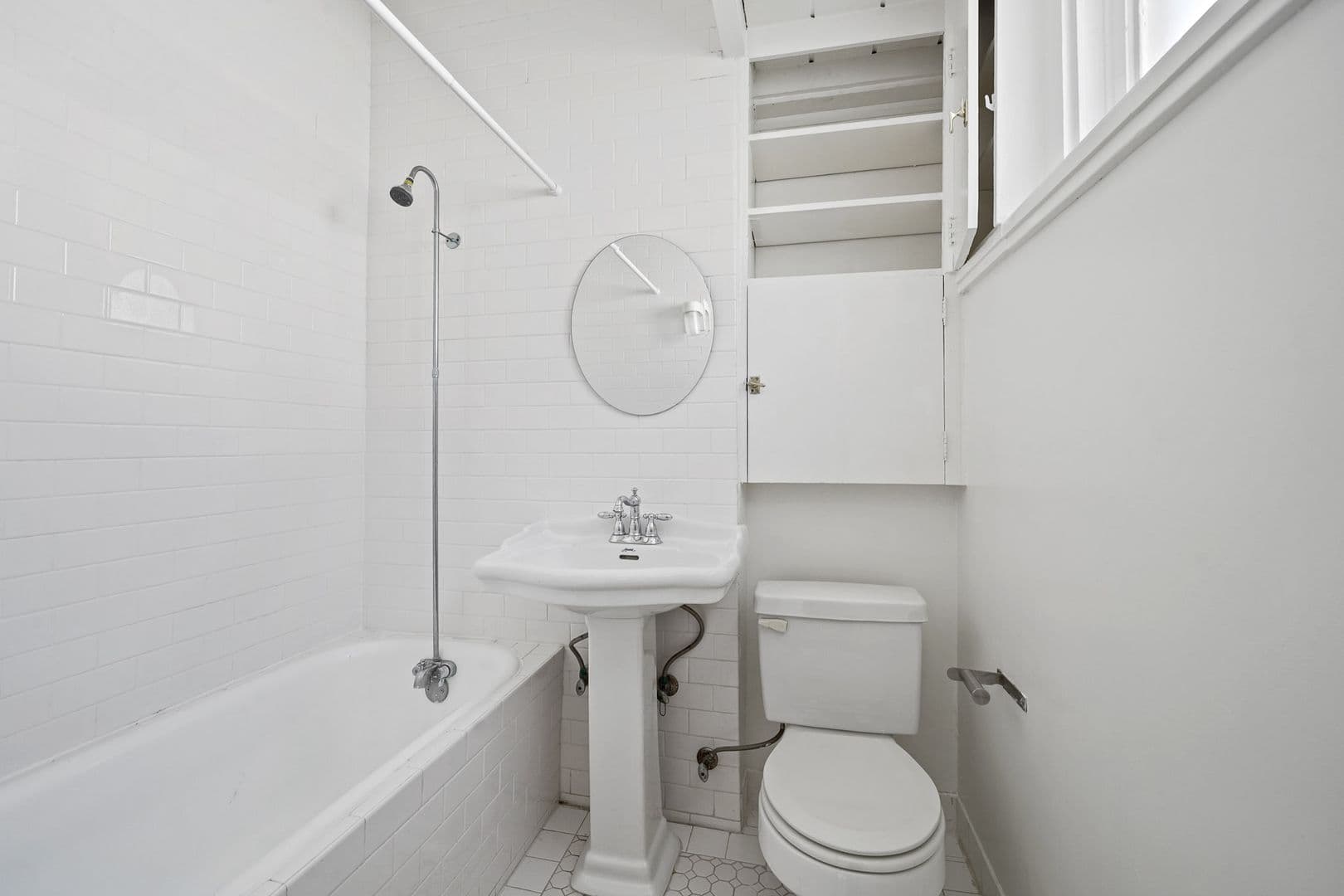 Los Angeles Apartment: 944 Maltman Ave