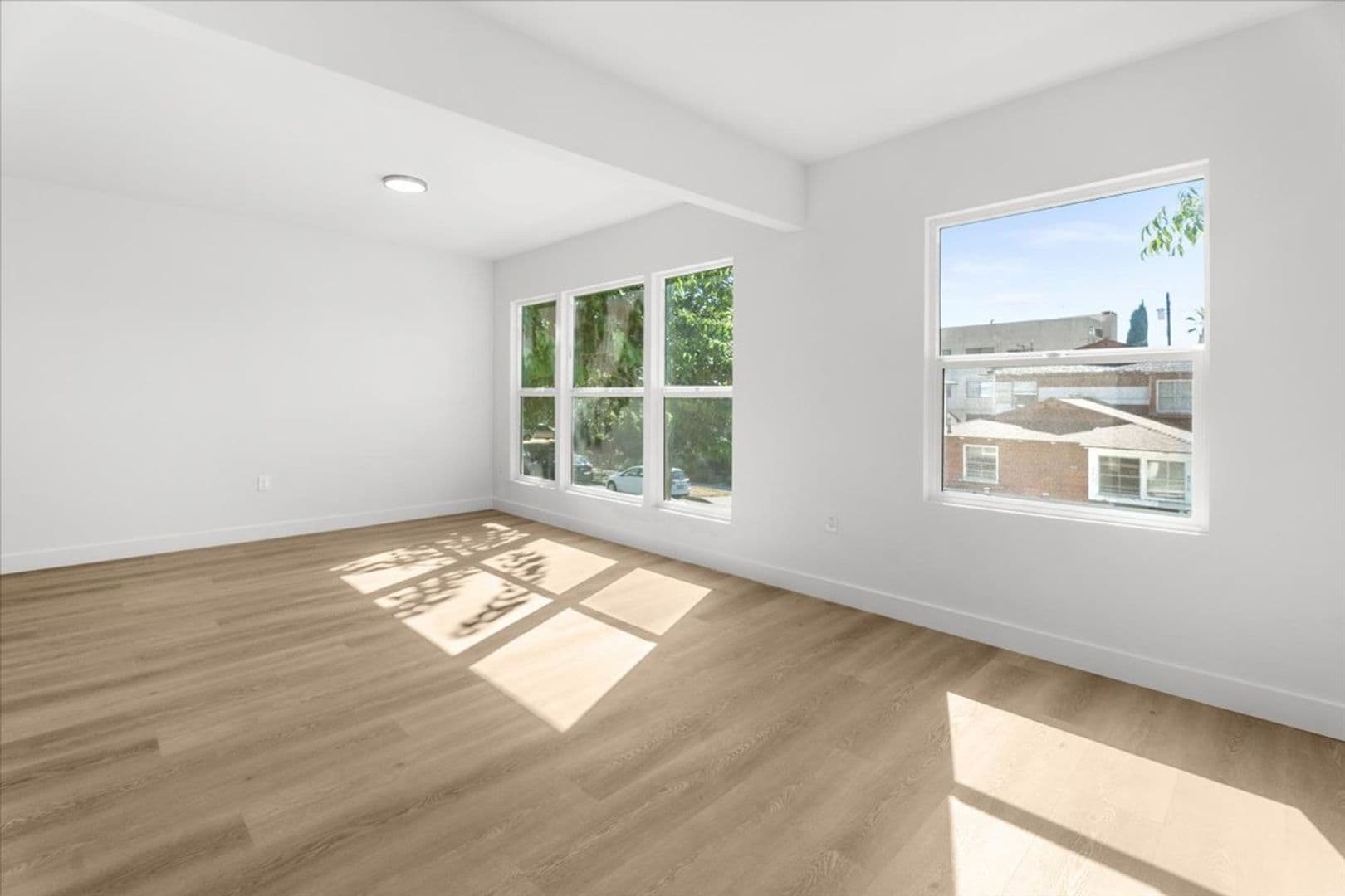 Valley Village Apartment: 5312 Radford Ave