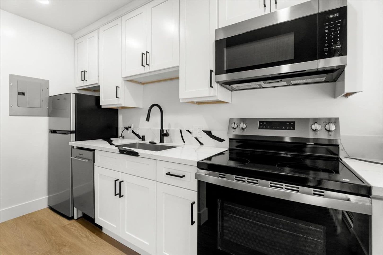 Burbank Apartment: 470 E. Angeleno Ave
