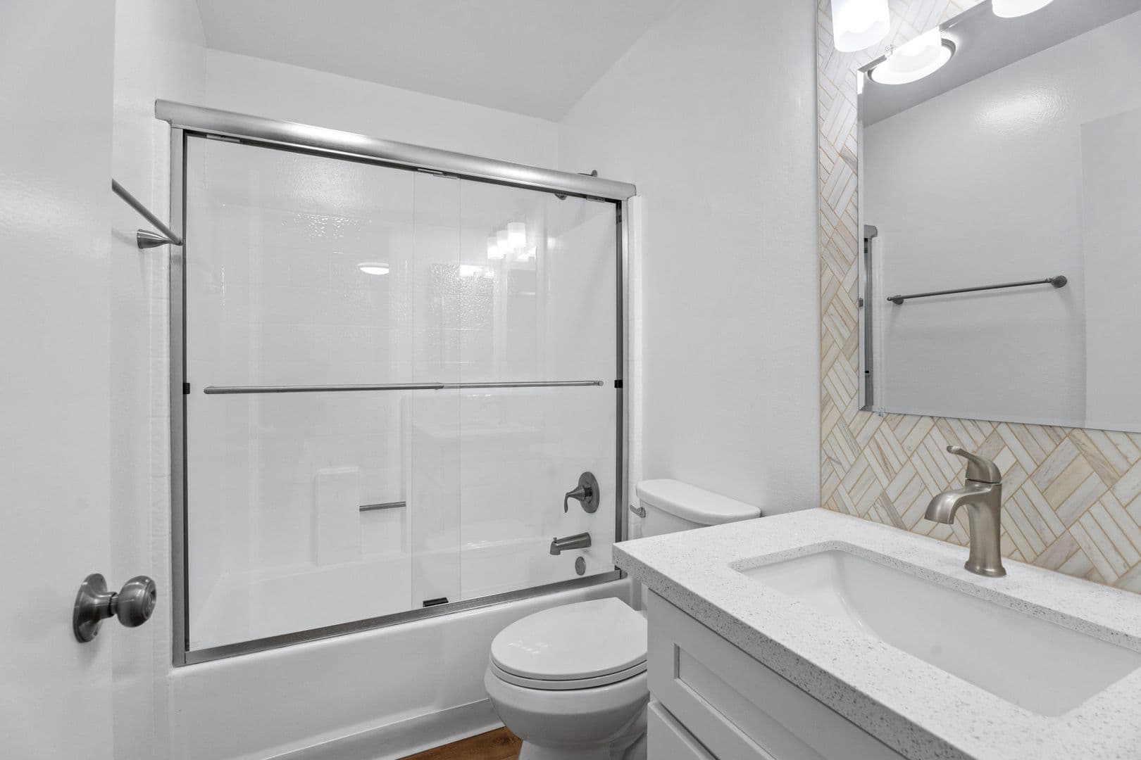 Burbank Apartment: 1815 W Alameda Ave