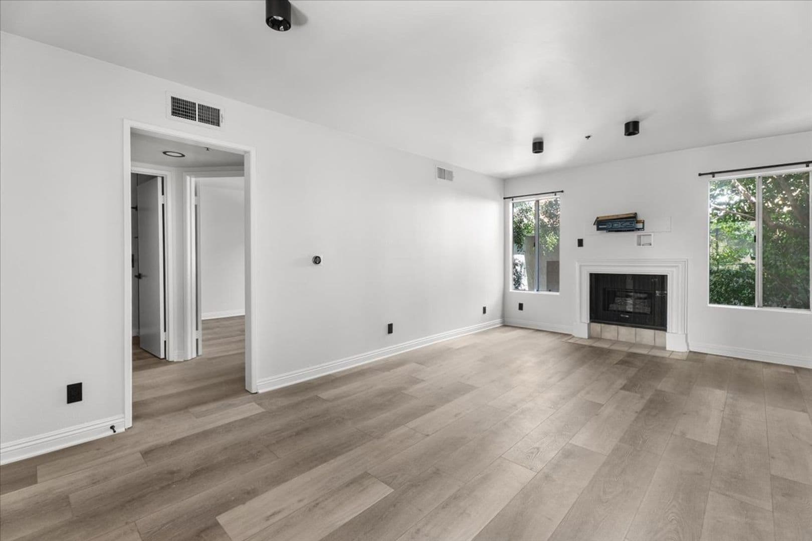 Los Angeles Apartment: 1215 N Sycamore Ave