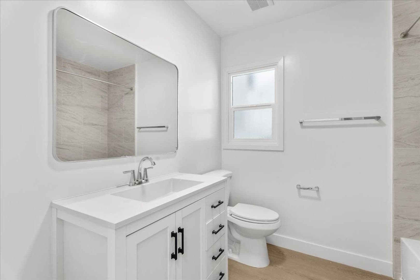 Valley Village Apartment: 5312 Radford Ave