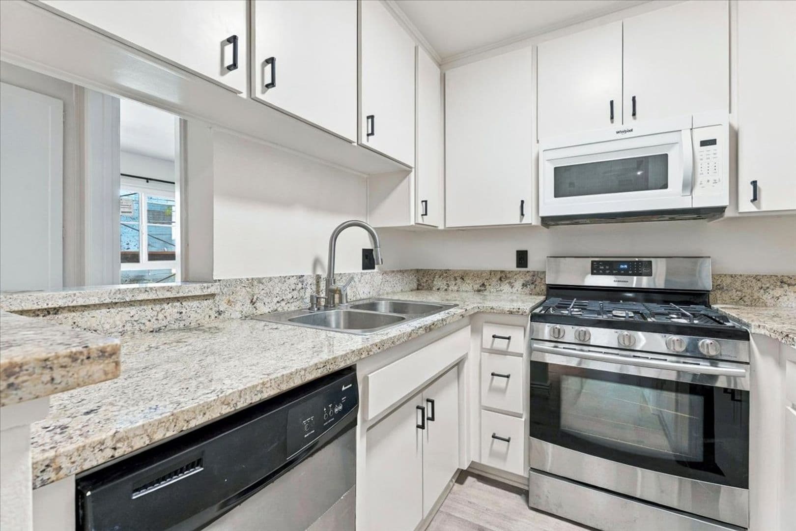 Los Angeles Apartment: 1215 N Sycamore Ave