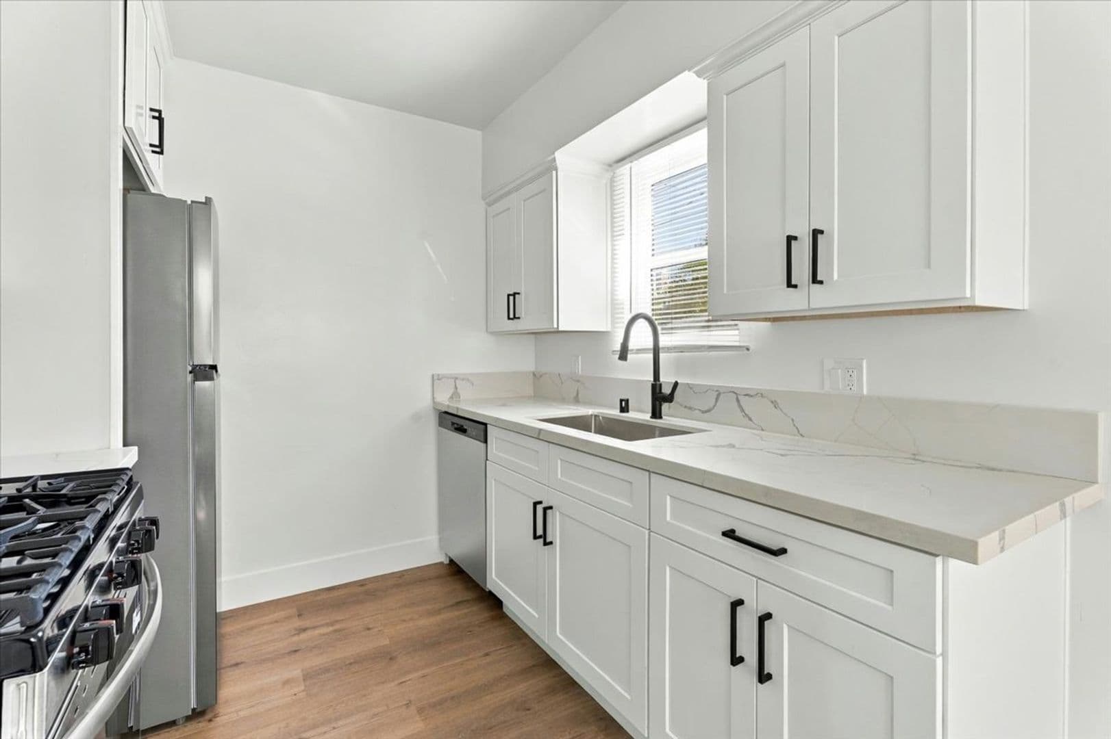 Pasadena Apartment: 130 S Michigan Ave