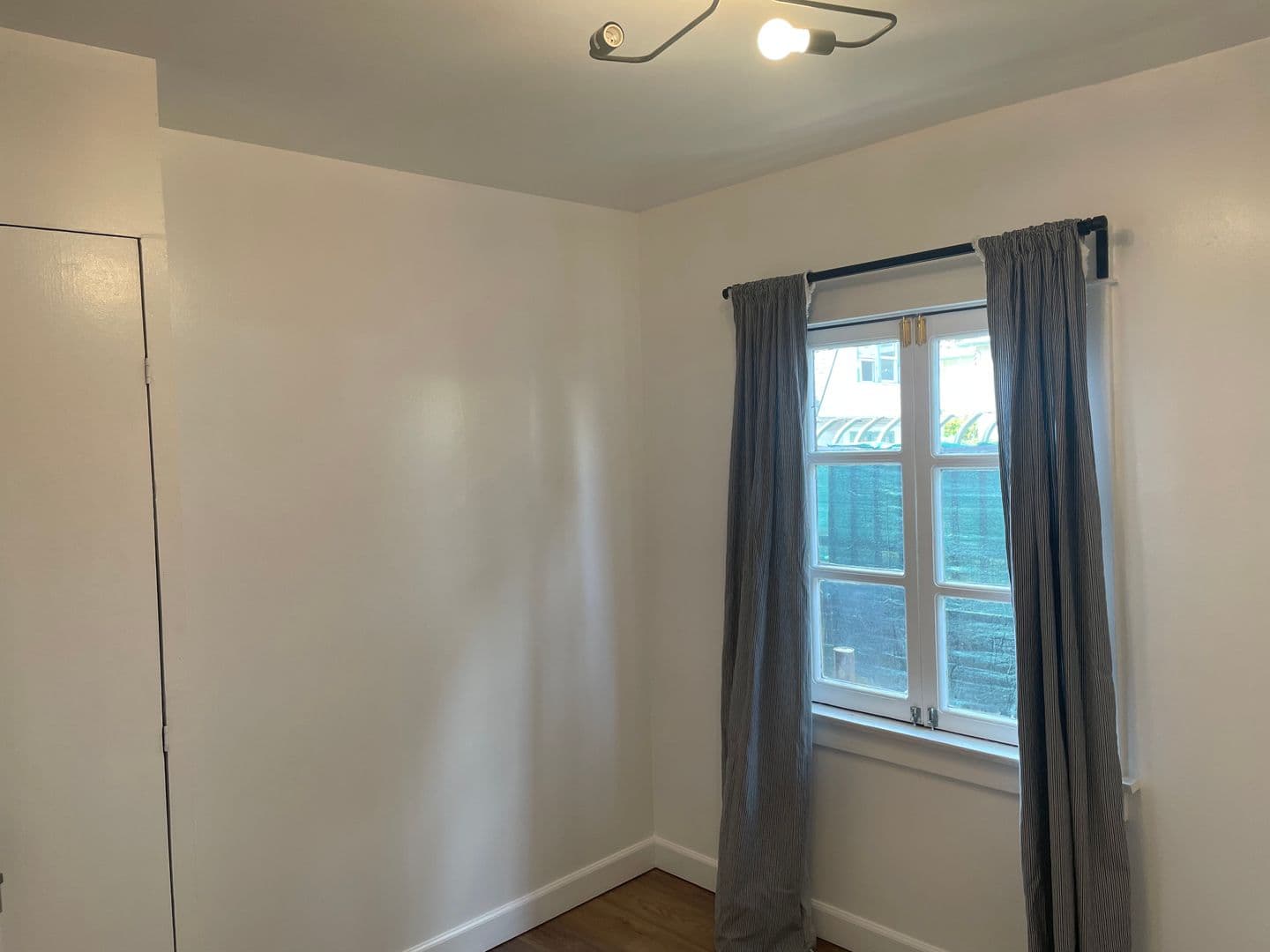 Los Angeles Apartment: 2801 S Budlong Ave