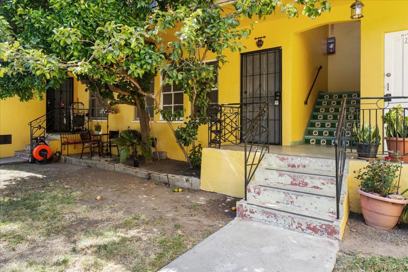 Los Angeles Apartment: 1019-1029 S Westmoreland Ave