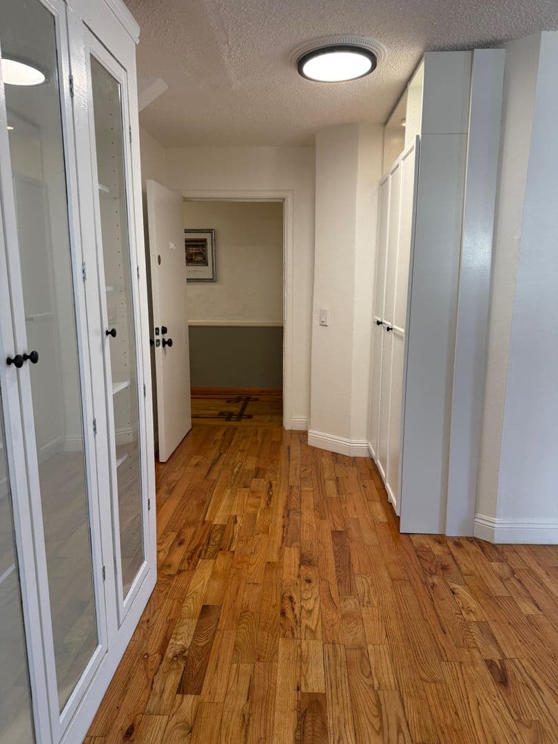 Los Angeles Apartment: 439 S Hobart Blvd