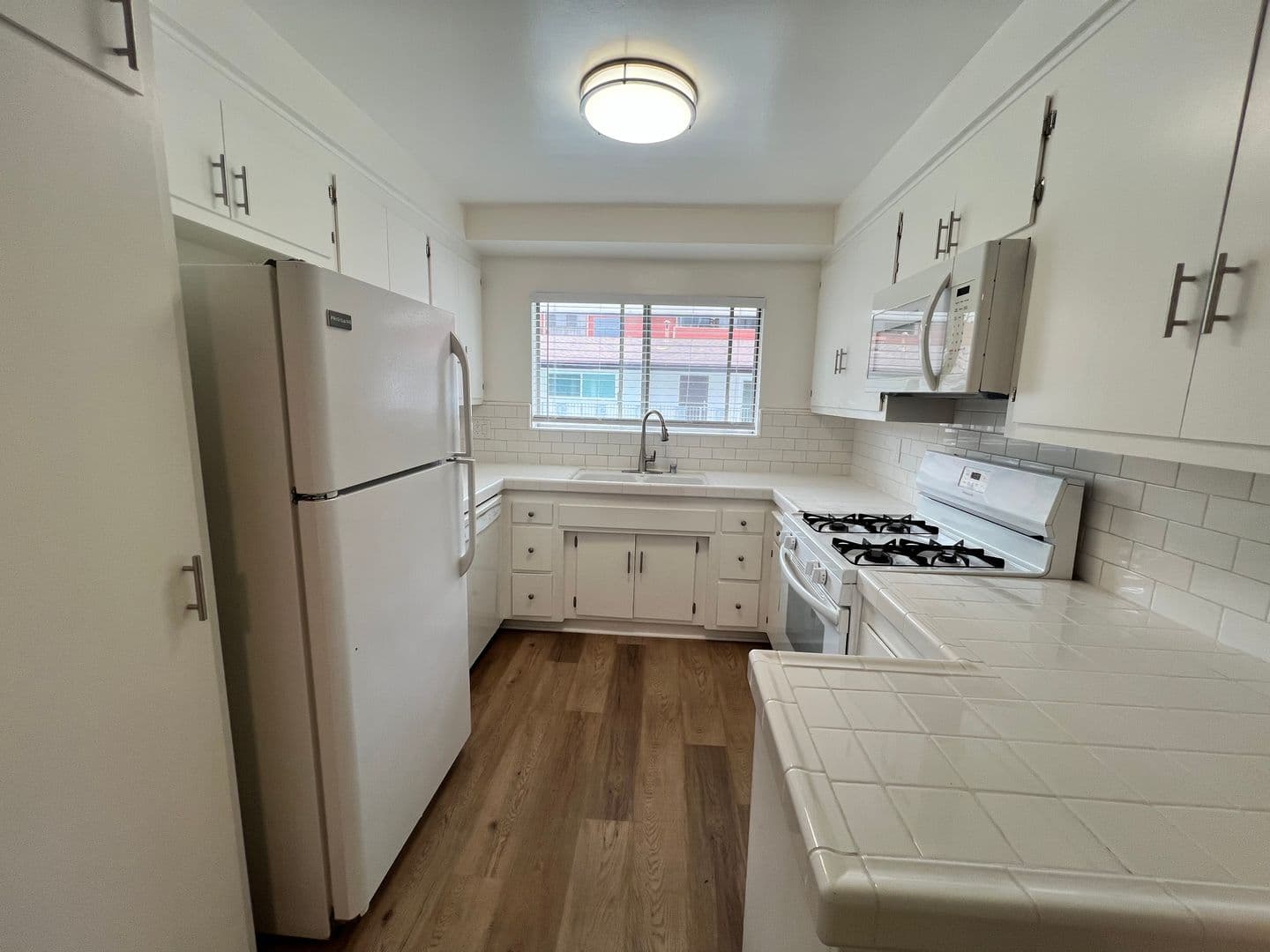 Burbank Apartment: 3120 W Riverside Dr