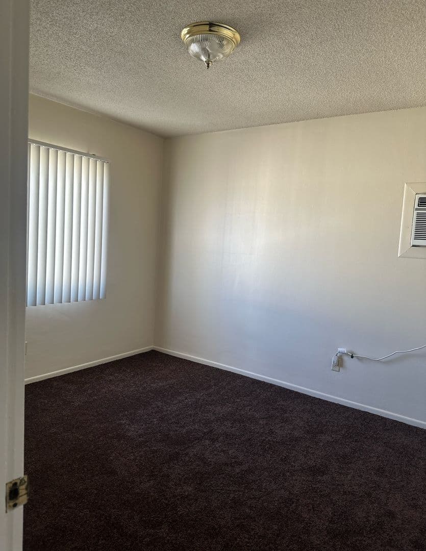 Downey Apartment: 10115 - 10129 Foster Rd
