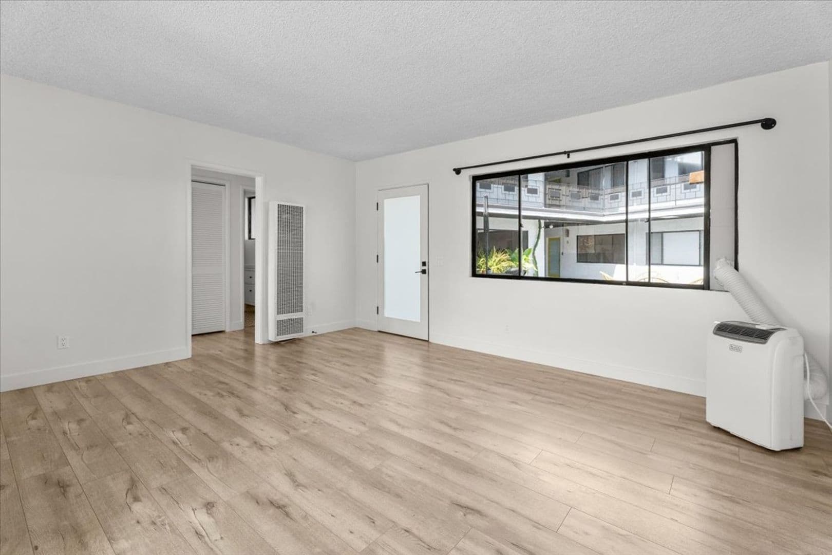 Los Angeles Apartment: 337 S Ave 60