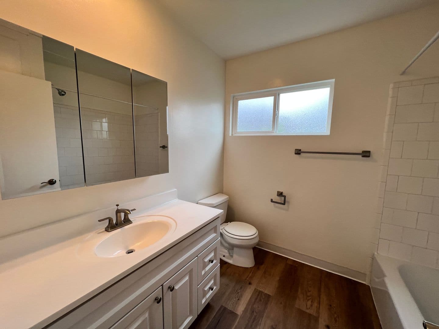 Burbank Apartment: 118 S Cordova St