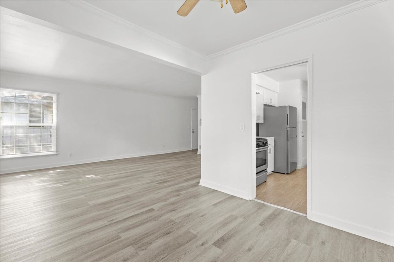 Valley Village Apartment: 5306 Radford Ave