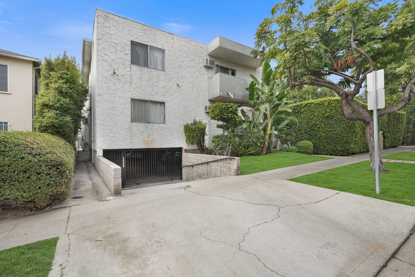 West Hollywood Apartment: 911 Havenhurst Drive