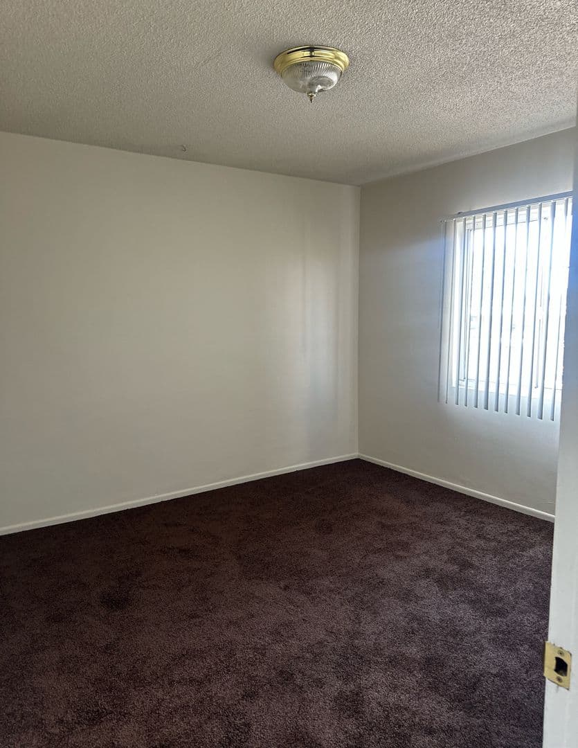 Downey Apartment: 10115 - 10129 Foster Rd