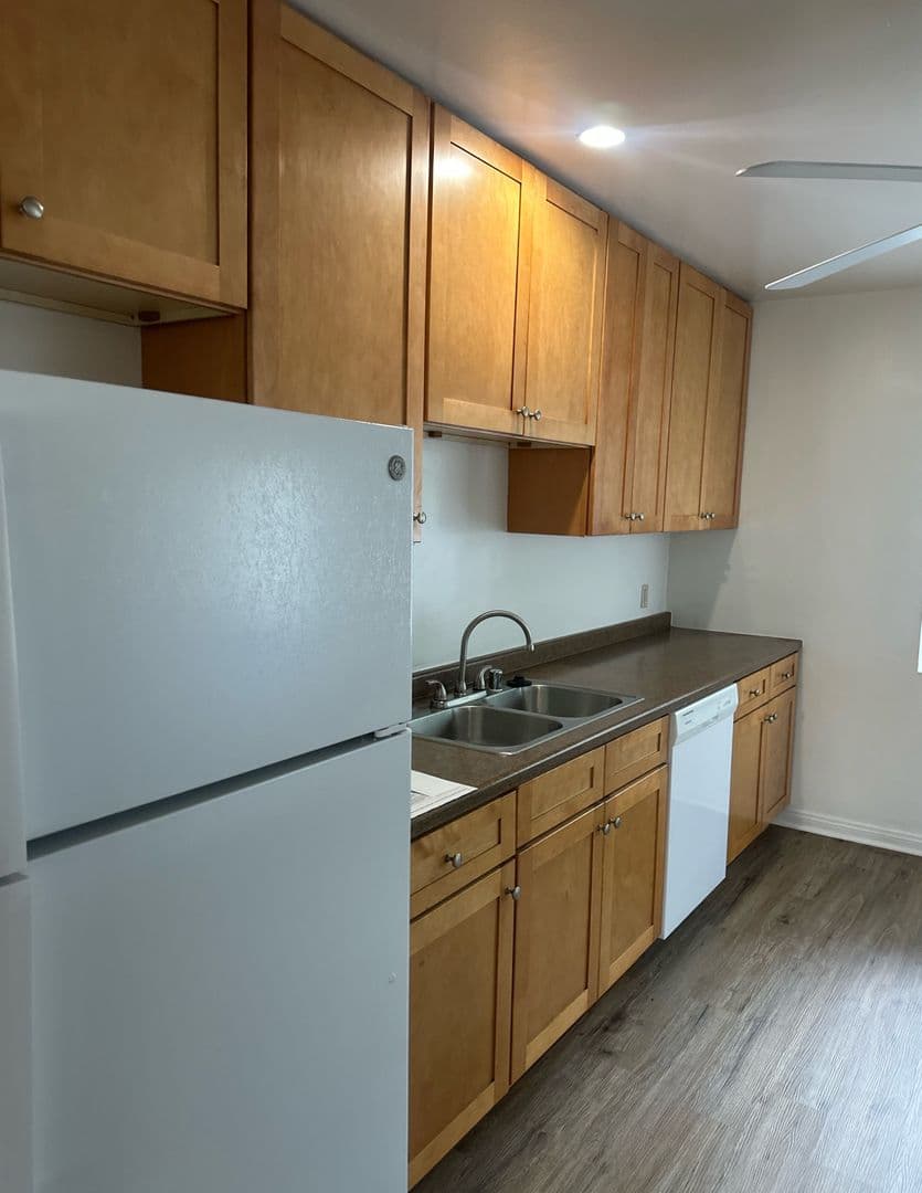 Downey Apartment: 10115 - 10129 Foster Rd