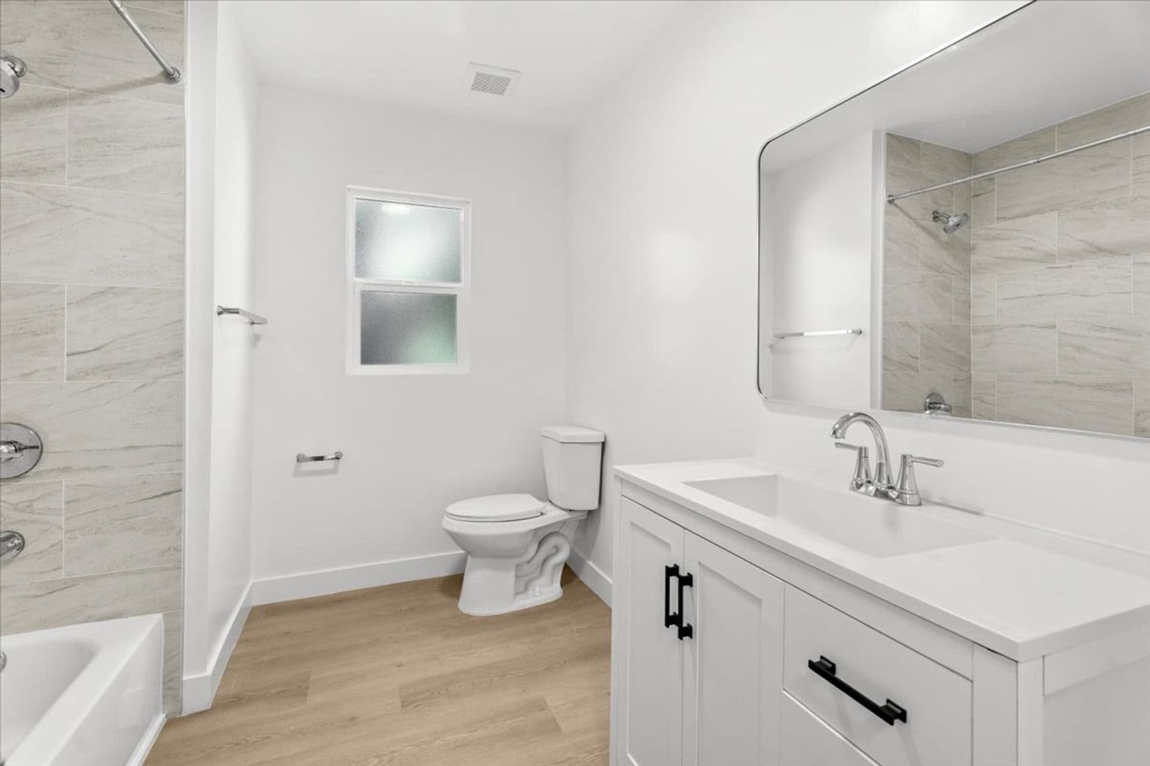 Valley Village Apartment: 5312 Radford Ave
