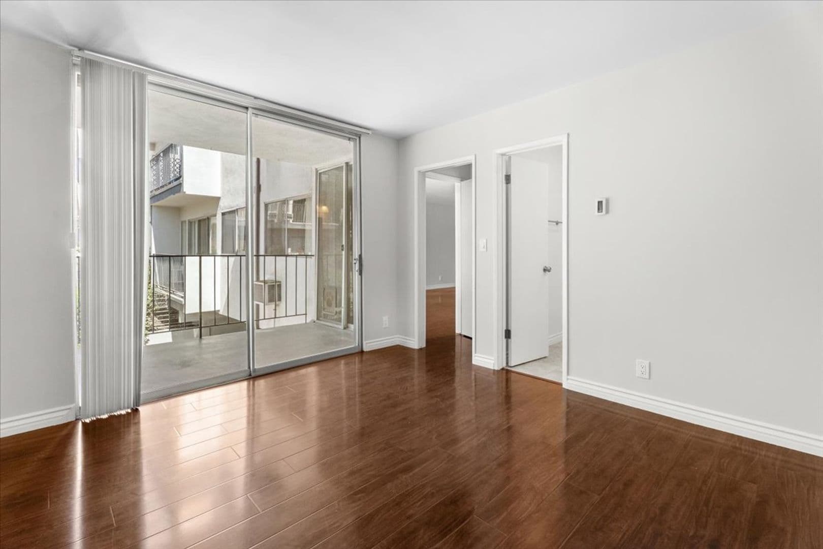 Burbank Apartment: 470 E. Angeleno Ave