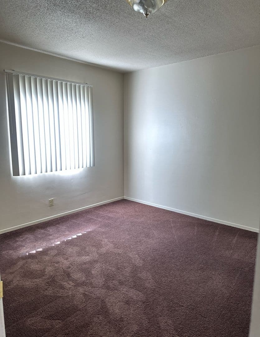 Downey Apartment: 10115 - 10129 Foster Rd