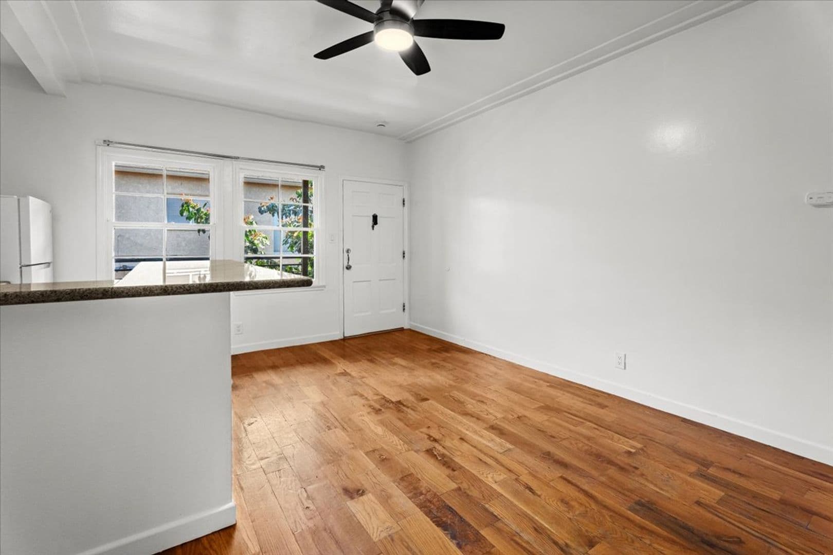 Los Angeles Apartment: 1019-1029 S Westmoreland Ave