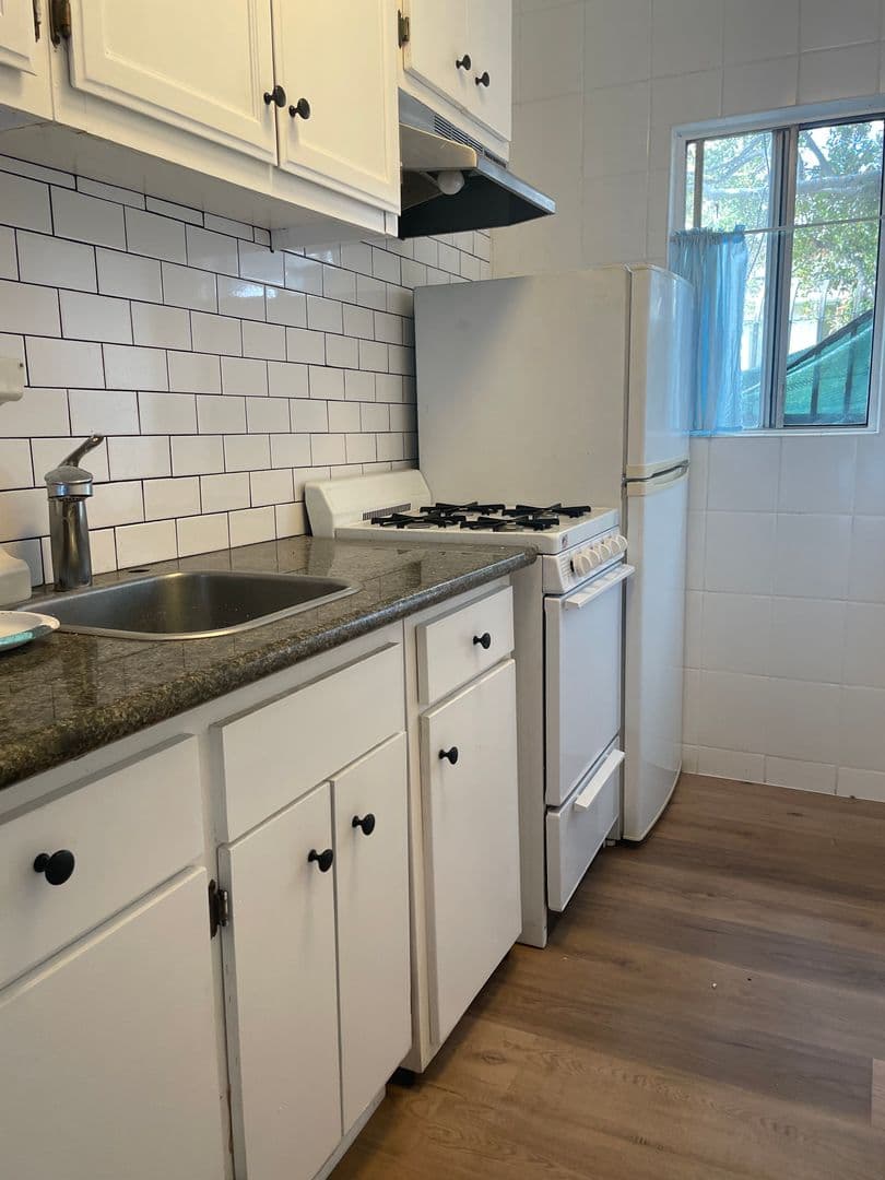 Los Angeles Apartment: 2801 S Budlong Ave