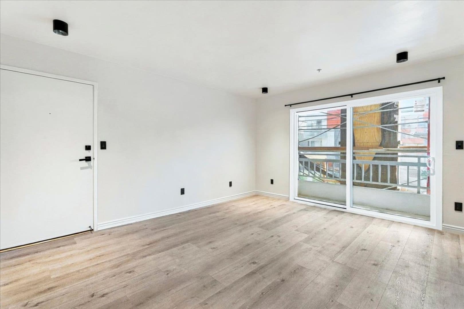 Los Angeles Apartment: 1215 N Sycamore Ave