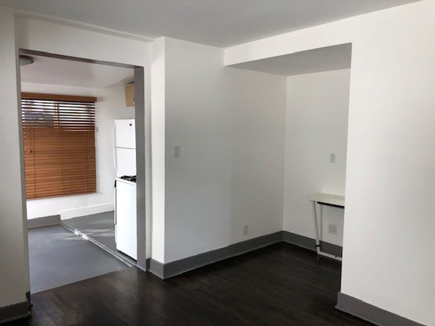 Los Angeles Apartment: 944 Maltman Ave