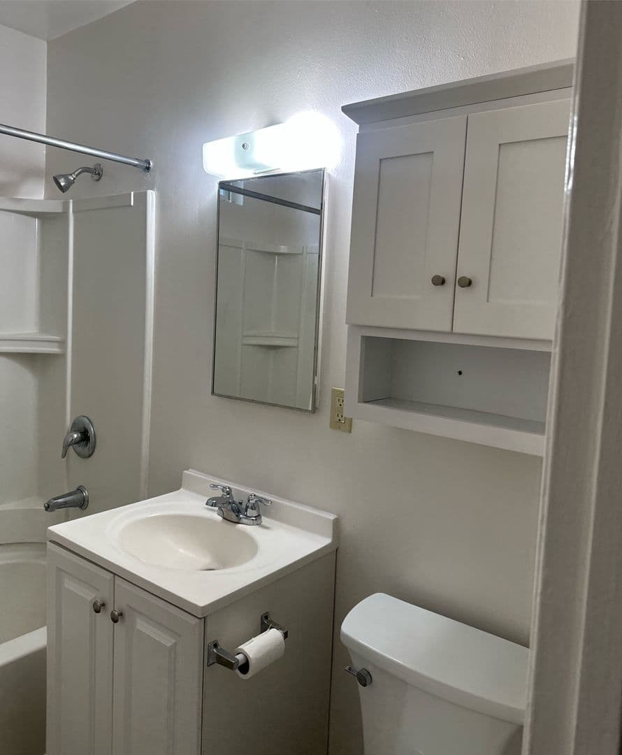 Downey Apartment: 10115 - 10129 Foster Rd