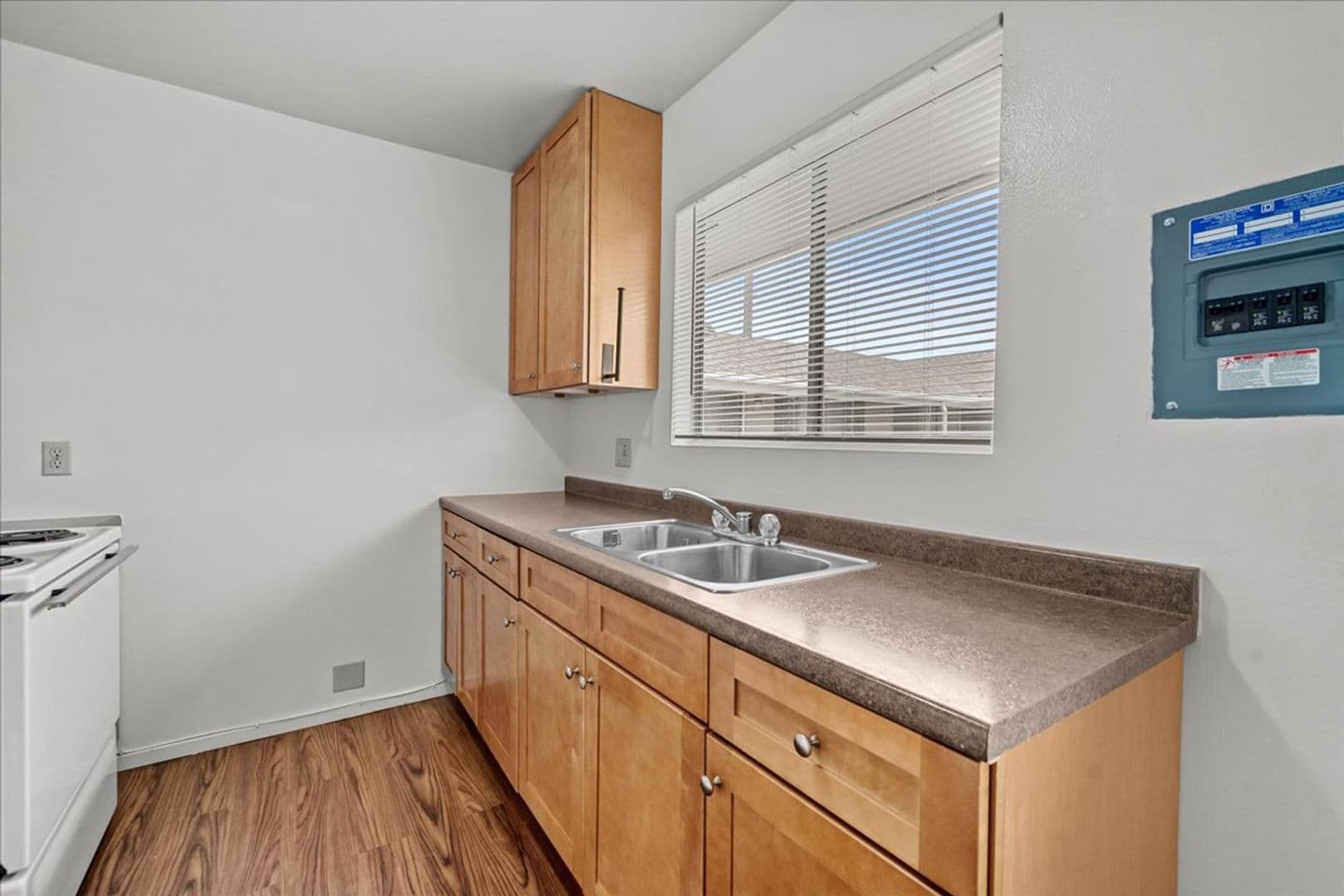 Bellflower Apartment: 10522 Artesia Blvd