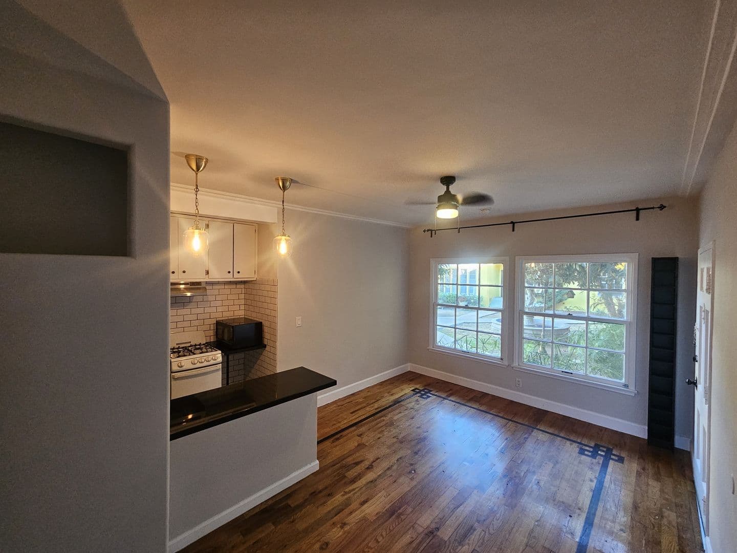 Los Angeles Apartment: 1019-1029 S Westmoreland Ave