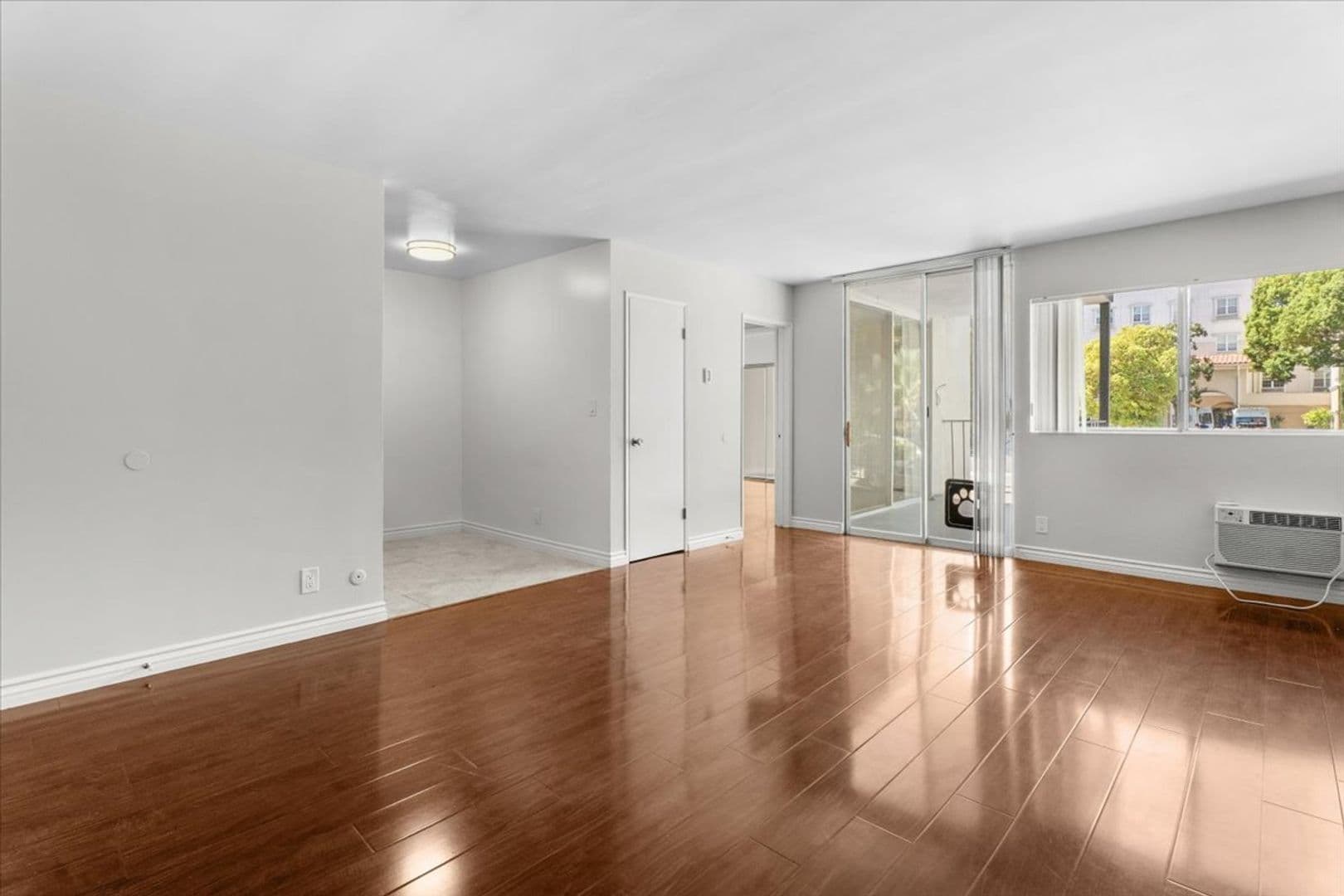 Burbank Apartment: 470 E. Angeleno Ave