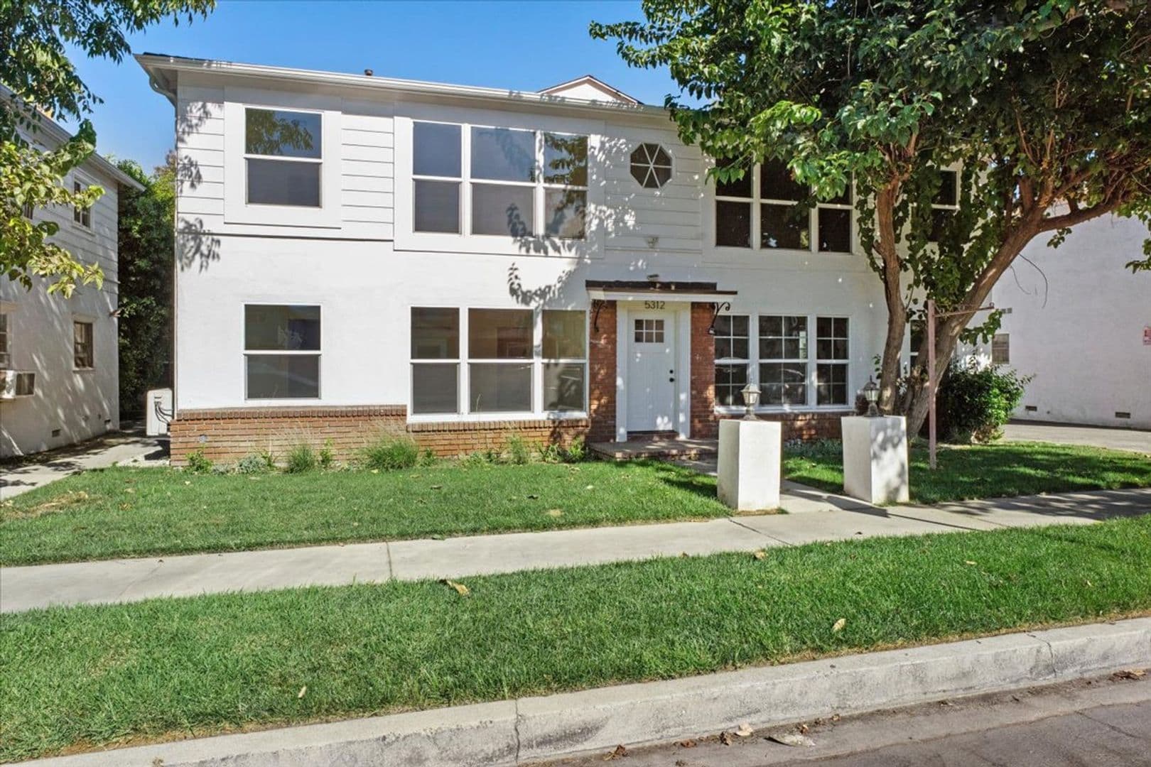 Valley Village Apartment: 5312 Radford Ave