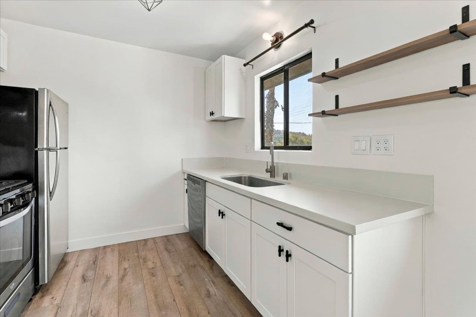 Los Angeles Apartment: 337 S Ave 60