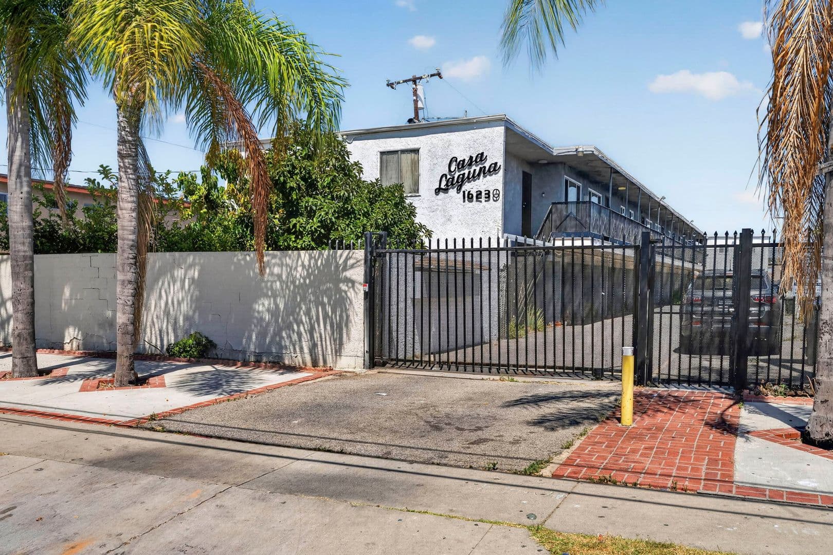 Bellflower Apartment: 16230 Cornuta Avenue
