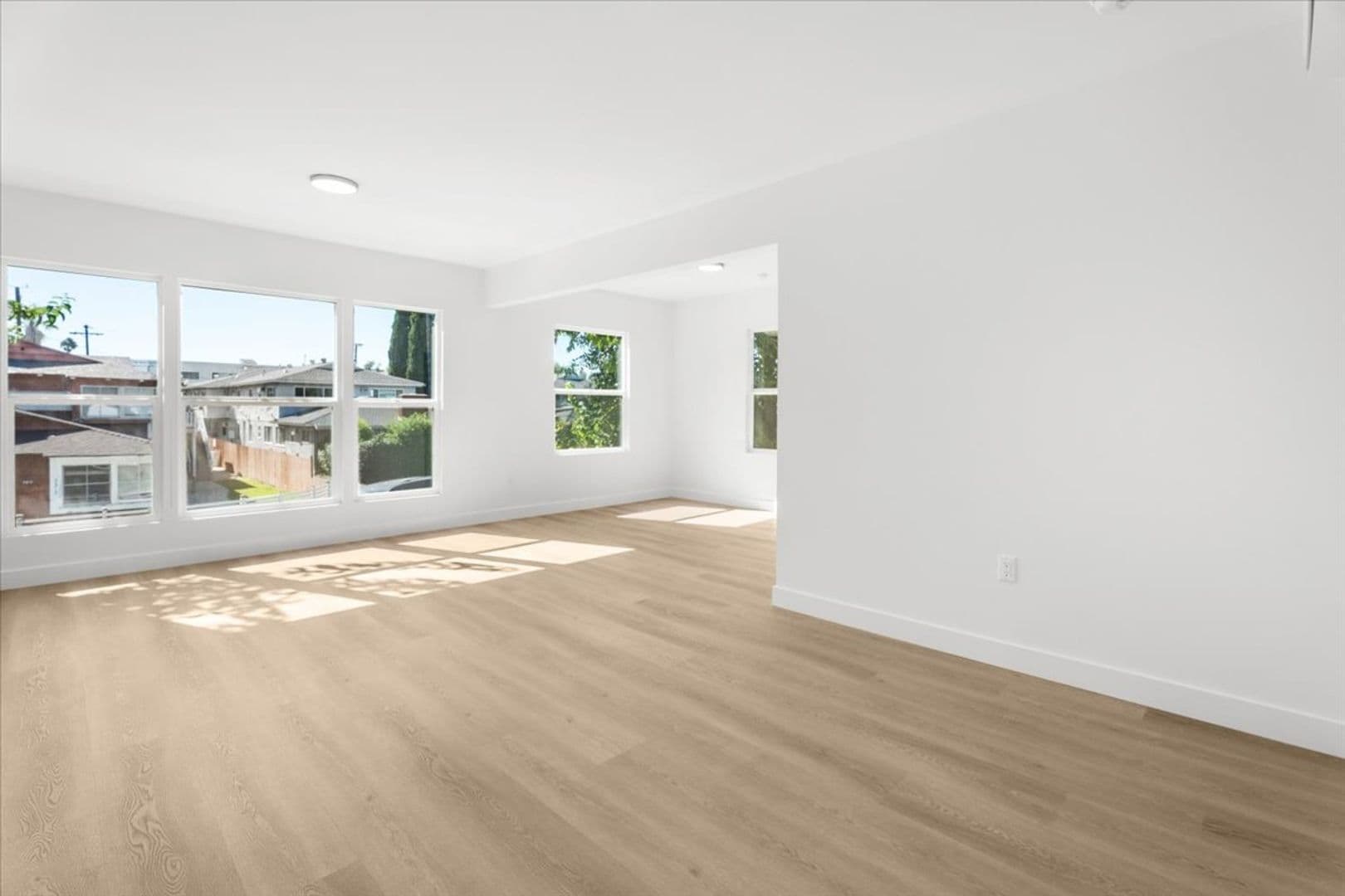 Valley Village Apartment: 5312 Radford Ave