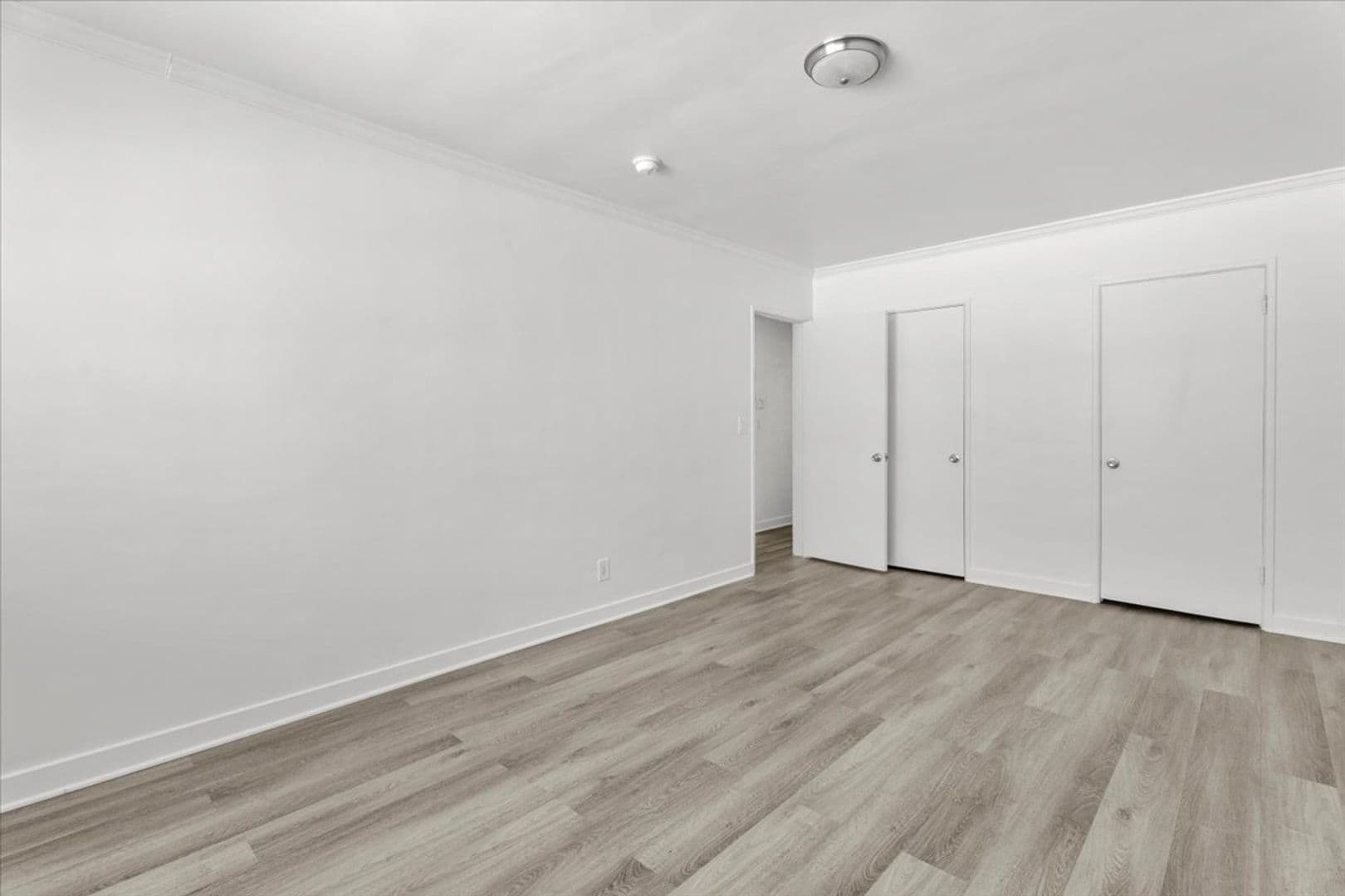 Valley Village Apartment: 5306 Radford Ave