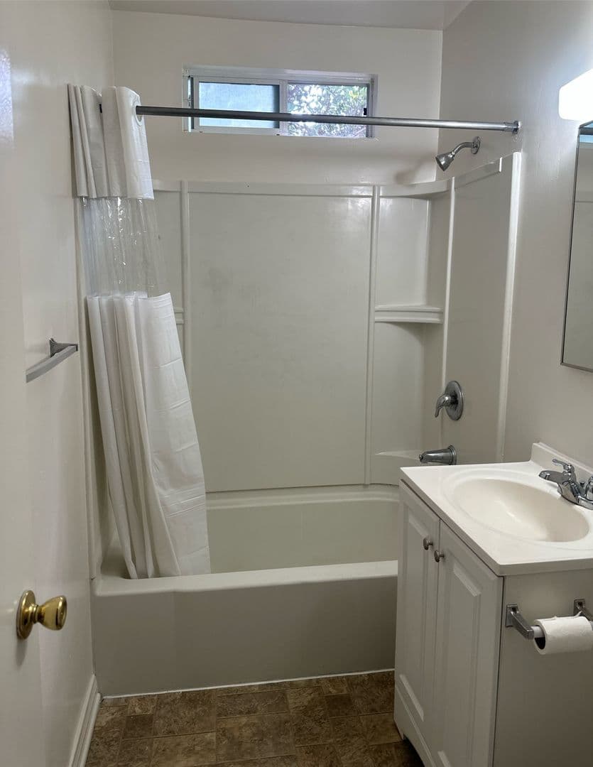 Downey Apartment: 10115 - 10129 Foster Rd