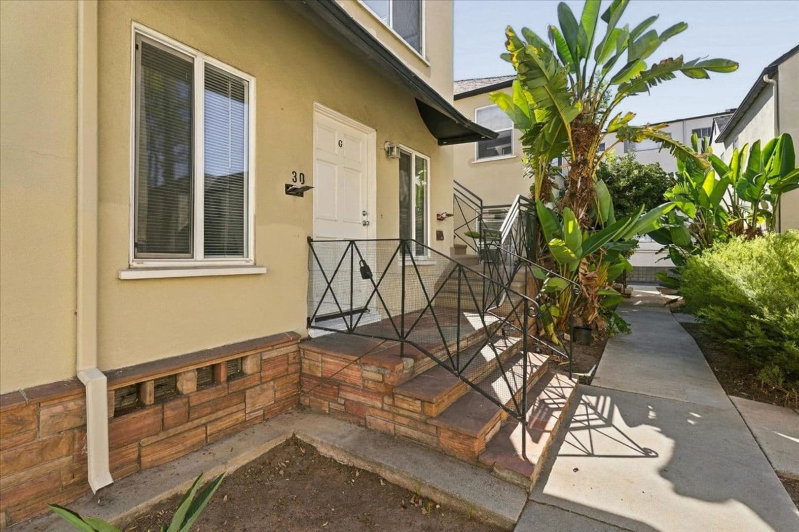 Pasadena Apartment: 130 S Michigan Ave
