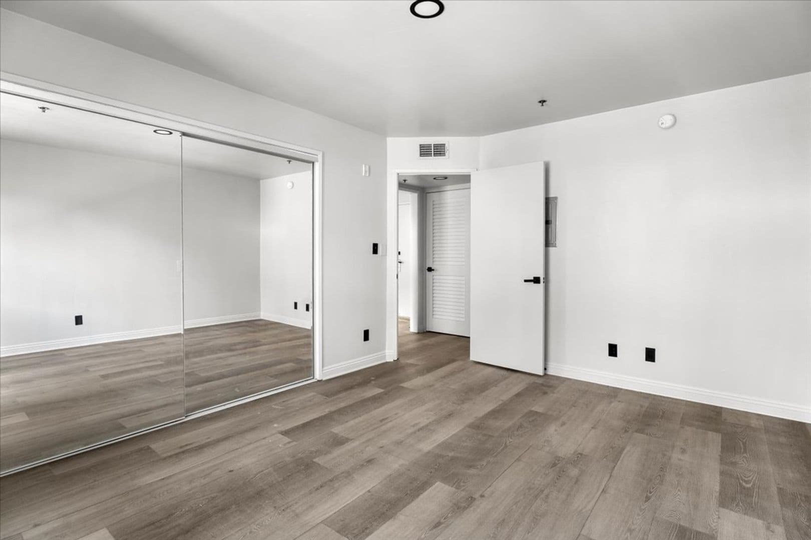 Los Angeles Apartment: 1215 N Sycamore Ave