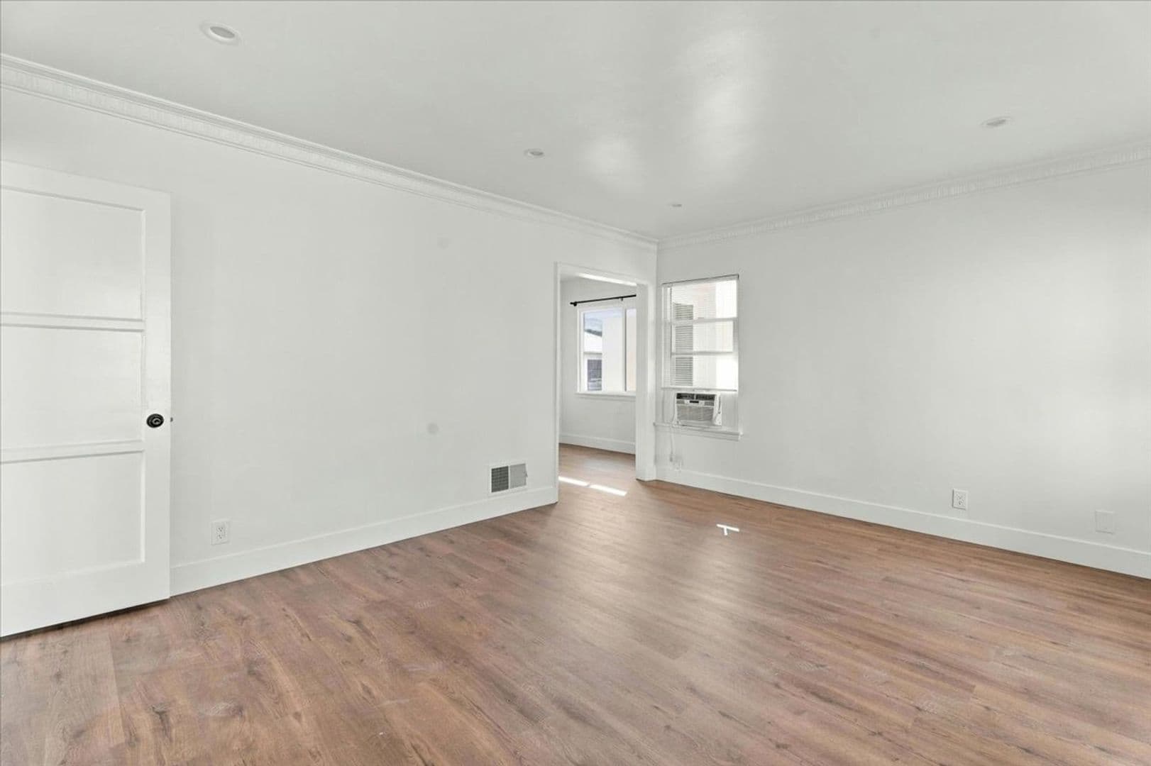 Pasadena Apartment: 130 S Michigan Ave