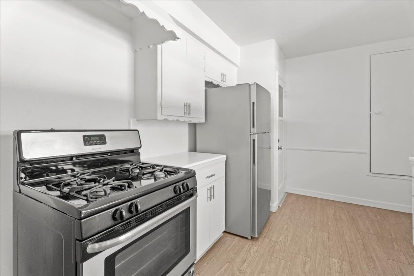 Valley Village Apartment: 5306 Radford Ave