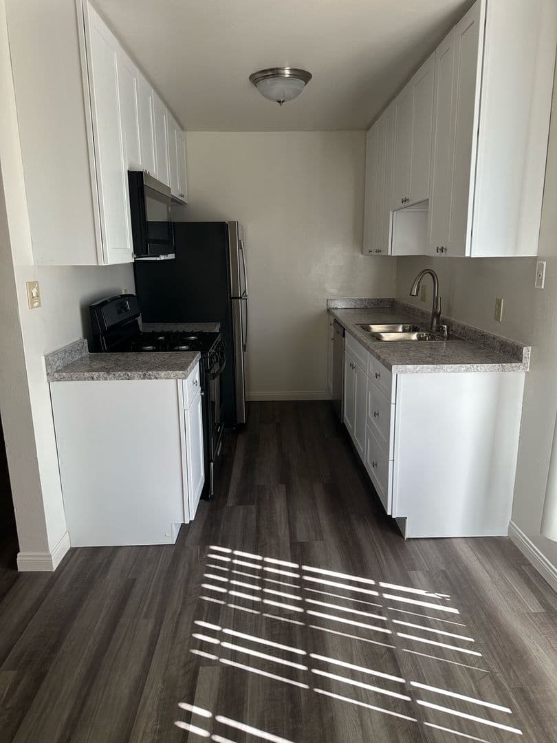 Bellflower Apartment: 15527 Woodruff Ave
