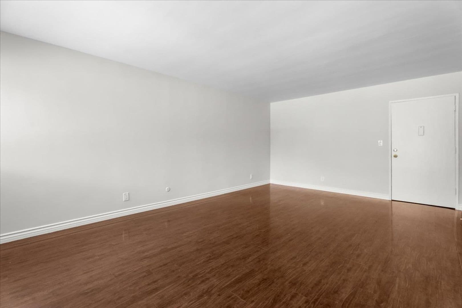 Burbank Apartment: 470 E. Angeleno Ave