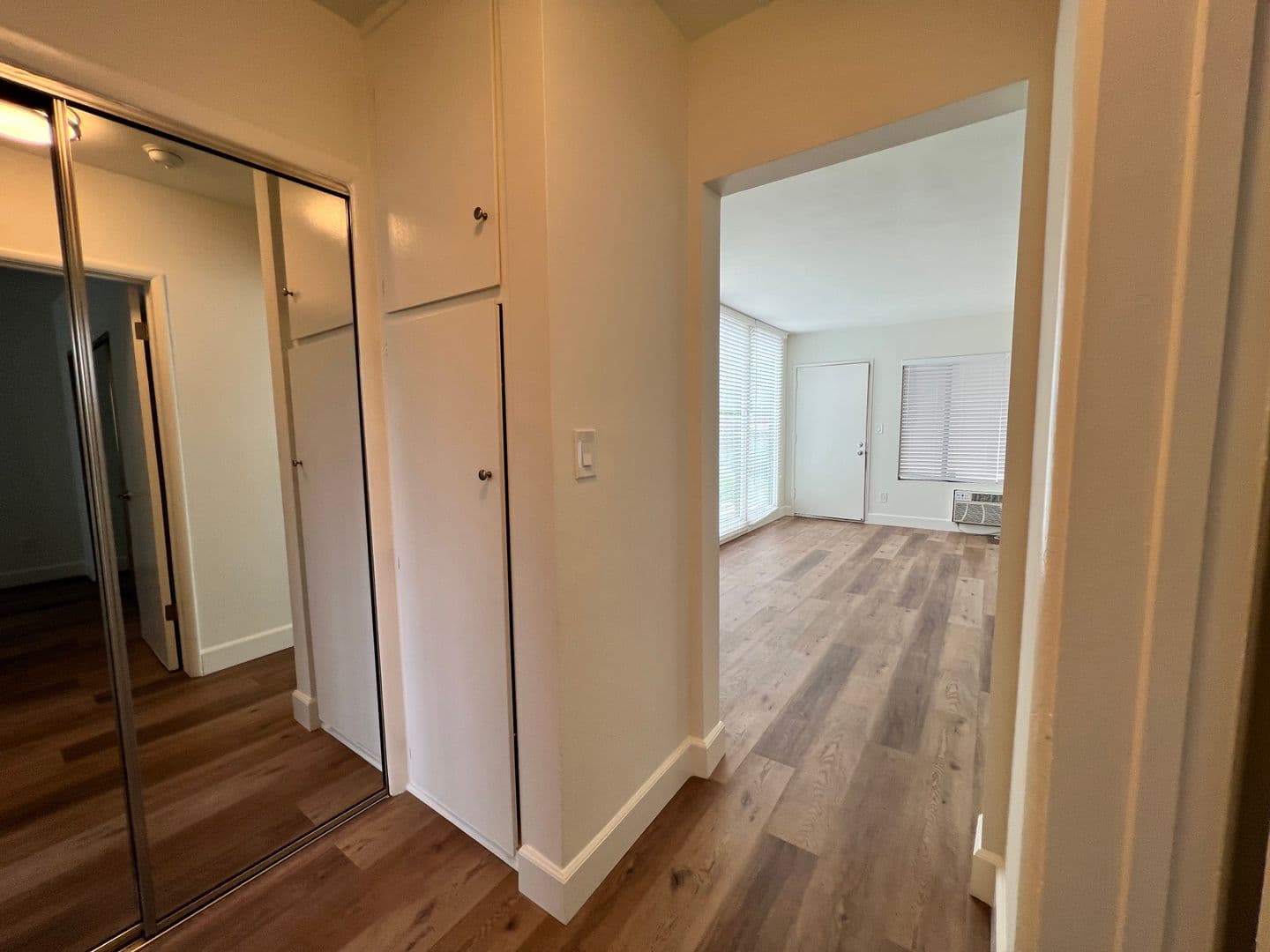Burbank Apartment: 118 S Cordova St