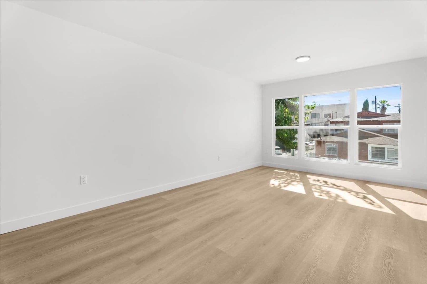 Valley Village Apartment: 5312 Radford Ave
