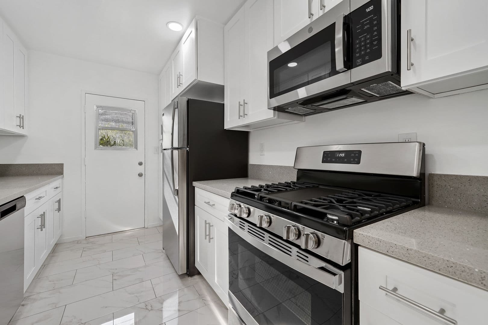West Hollywood Apartment: 911 Havenhurst Drive