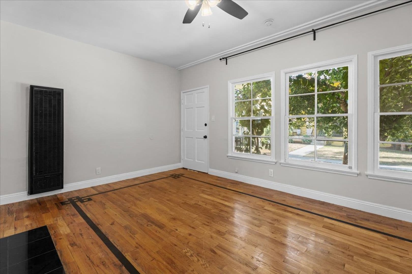 Los Angeles Apartment: 1019-1029 S Westmoreland Ave