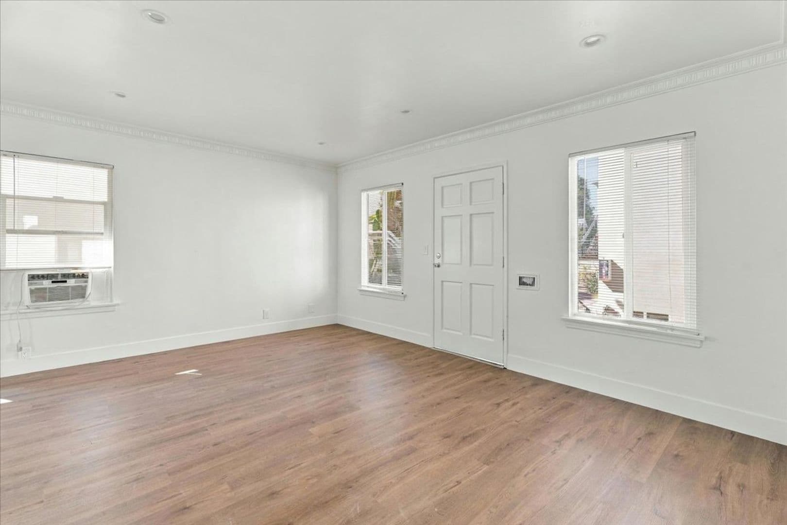 Pasadena Apartment: 130 S Michigan Ave