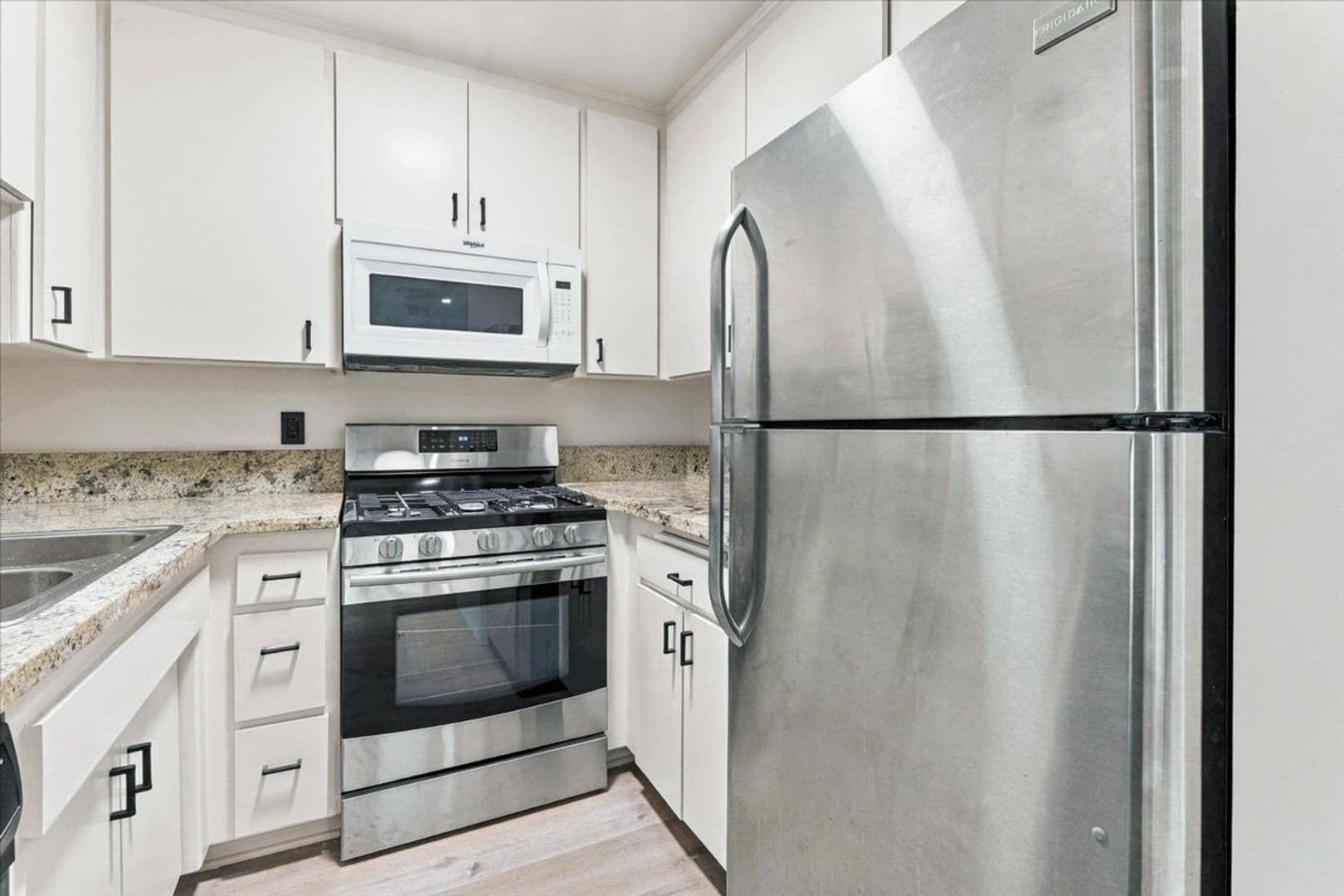 Los Angeles Apartment: 1215 N Sycamore Ave