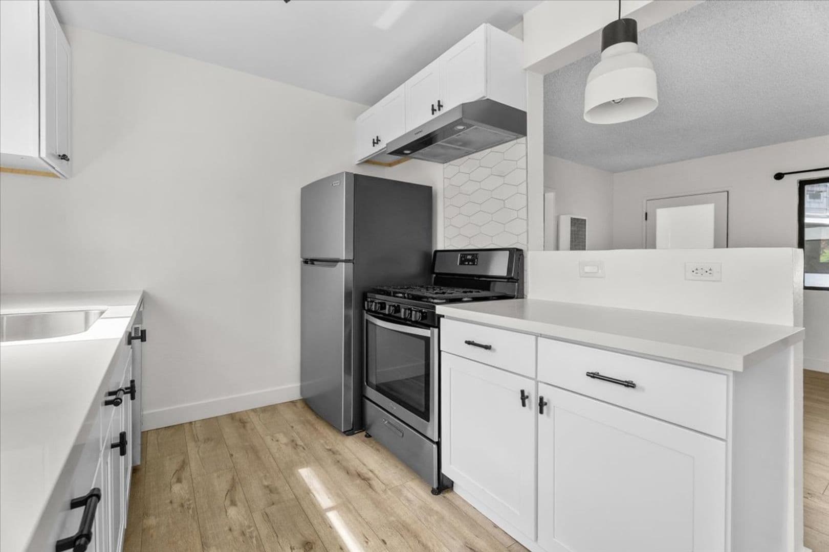 Los Angeles Apartment: 337 S Ave 60